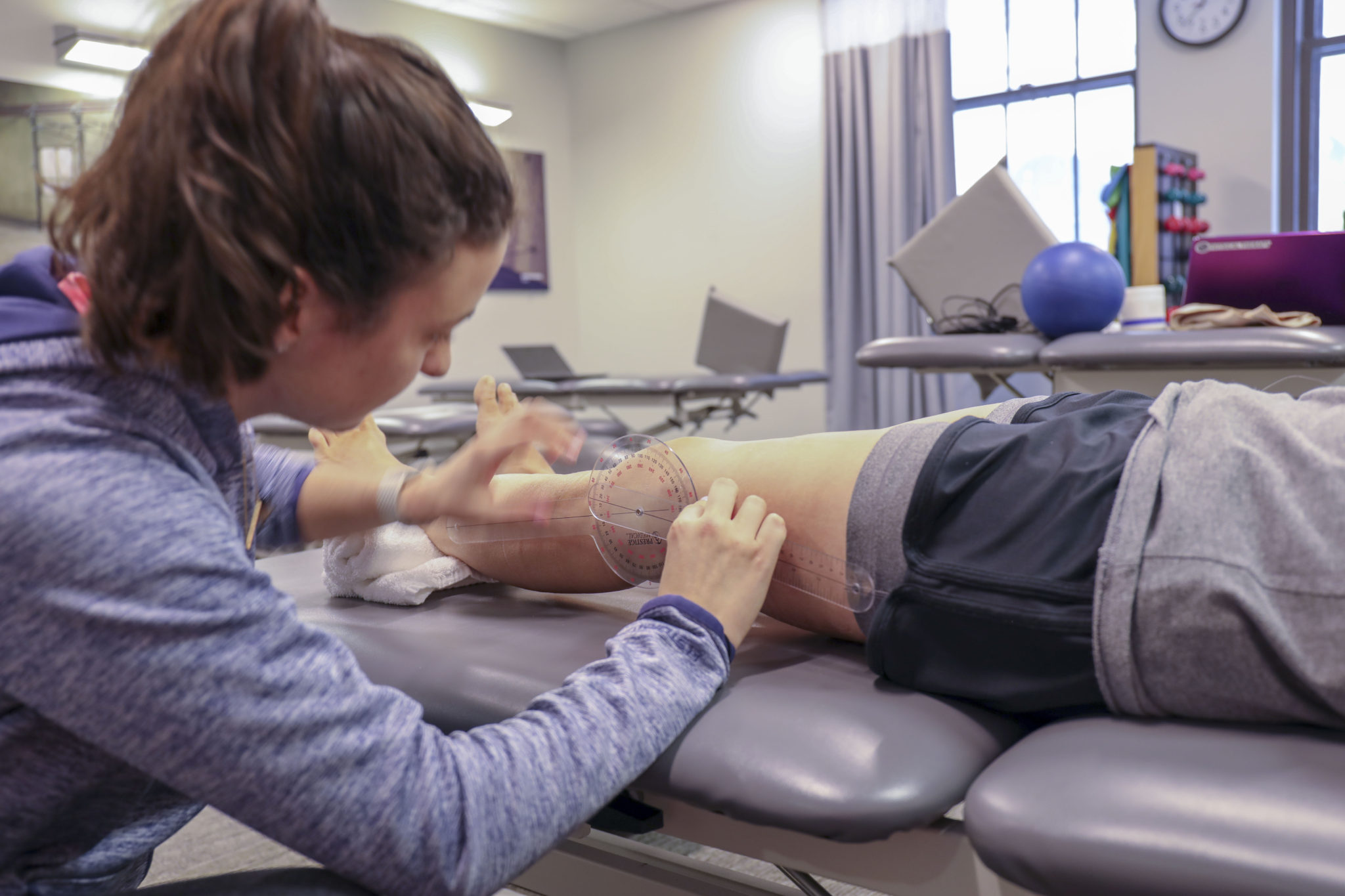 Read more about the article How to Take Care of Your Knee Pain