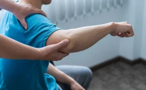 Read more about the article Manual Therapy vs Exercise Alone: What Actually Changes Tissue Capacity?