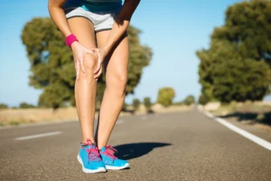 Read more about the article Why Your Knee Hurts When You Start Running Again