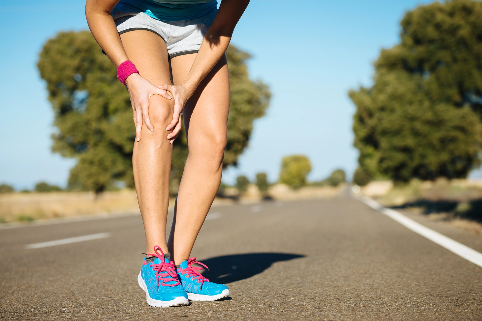 Read more about the article Why Your Knee Hurts When You Start Running Again